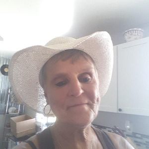 Meet your Posher, Sandy